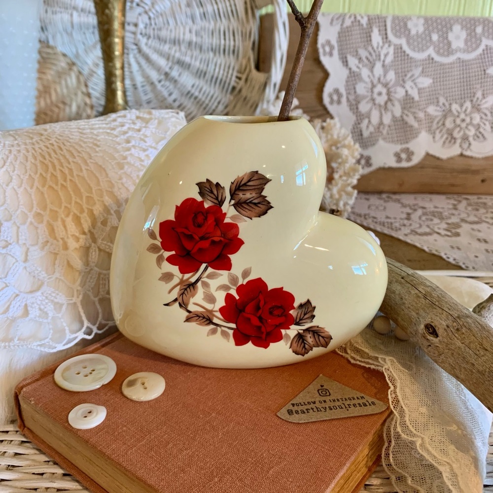 Vintage Ceramic Vase 💛